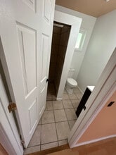 1811 N Lincoln St in Burbank, CA - Foto de edificio - Building Photo