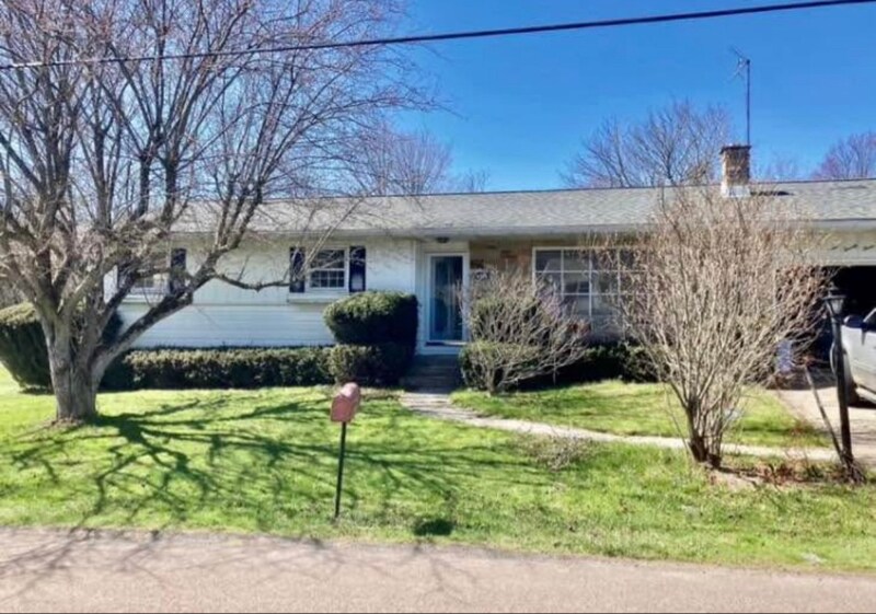 923 Oakwood Dr in Clarks Summit, PA - Building Photo