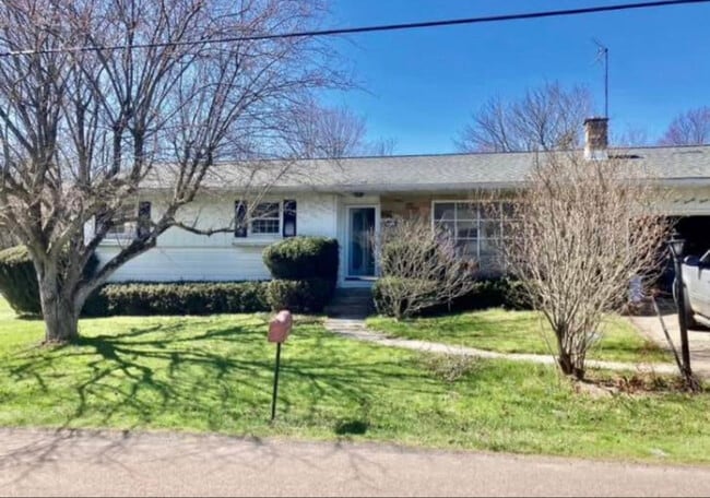 property at 923 Oakwood Dr