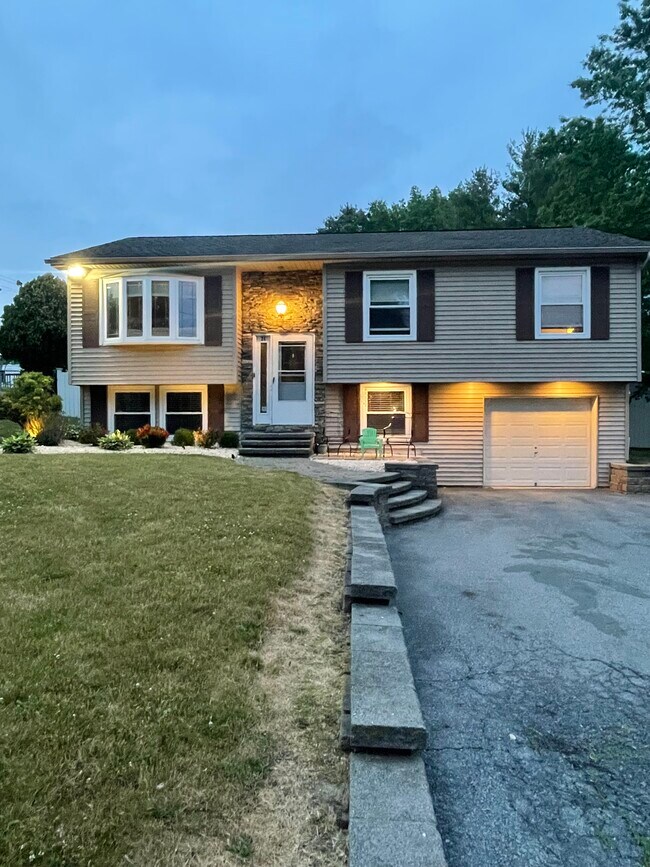 24 Maple Dr Rentals in Middletown, NY