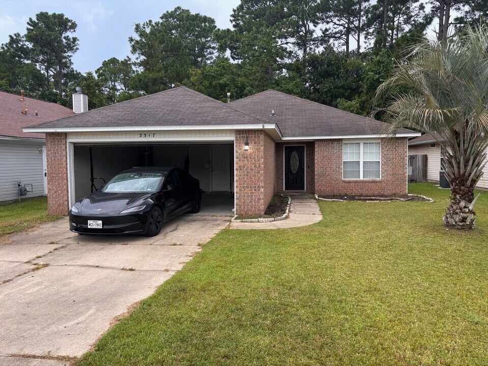 2517 Gulf Breeze Ave in Pensacola, FL - Foto de edificio