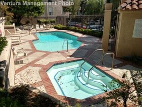 187 McAfee Ct in Thousand Oaks, CA - Foto de edificio - Building Photo