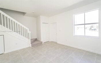 2246 SE 27th Dr in Homestead, FL - Building Photo - Building Photo