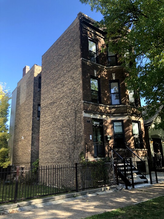 2152 W Fletcher St in Chicago, IL - Building Photo