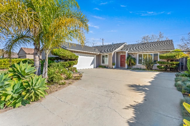 4905 Rhoads Ave in Santa Barbara, CA - Building Photo - Building Photo