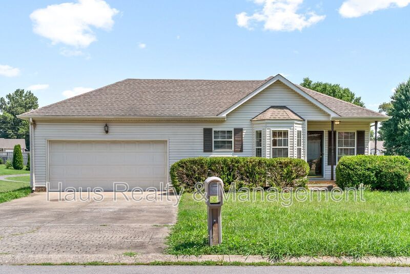 3279 S Senseney Cir in Clarksville, TN - Building Photo