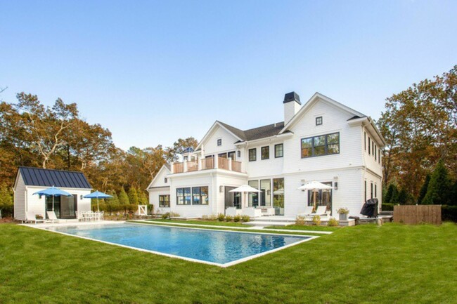 property at 28 Georgica Woods Ln