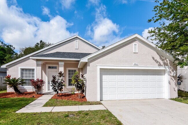 property at 4904 Ridgemoor Cir
