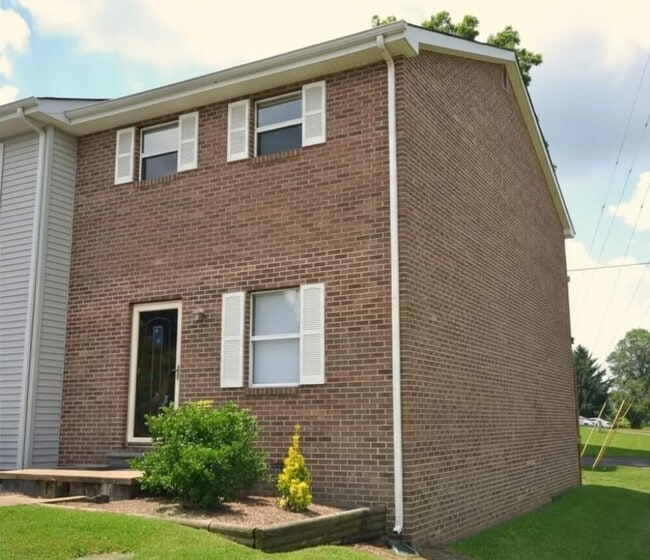 property at 121 Scenic Pk Pl