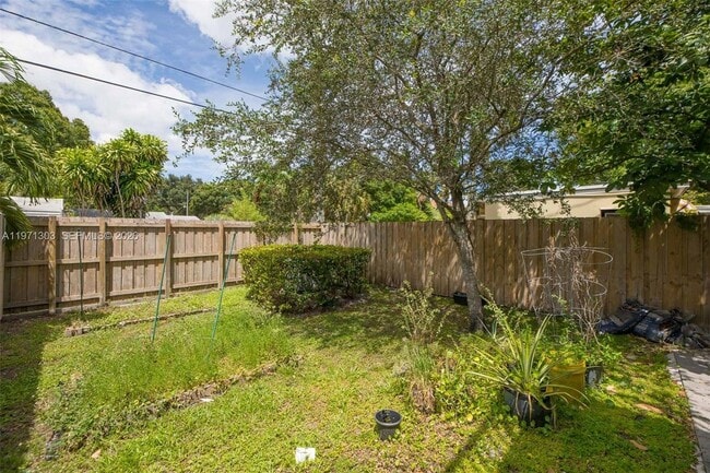 property at 619 SW 17th St