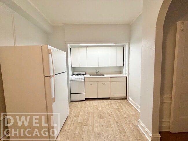 2341 N Commonwealth Ave, Unit 101