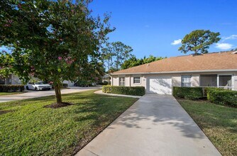 366 Dover Pl in Naples, FL - Foto de edificio - Building Photo