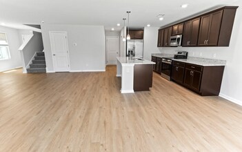 244 Justify Ave in Bloomingdale, GA - Building Photo - Building Photo