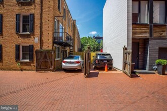 2521 Queen Annes Ln NW in Washington, DC - Building Photo - Building Photo