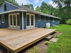 35 Sylvan St in Avon, CT - Building Photo - Building Photo