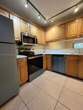 3470 Foxcroft Rd in Miramar, FL - Building Photo - Building Photo