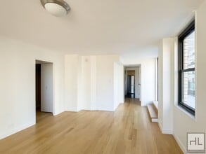 EAST 49 STREET, Unit 10J in New York, NY - Building Photo - Building Photo