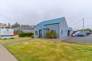 306 E Olive St, Unit Olive Studio in Newport, OR - Building Photo