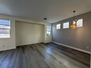 10756 Turquoise Valley Dr in Las Vegas, NV - Building Photo - Building Photo