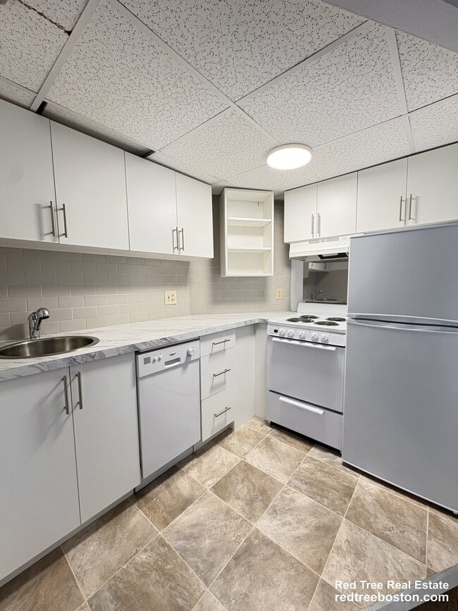 475 Commonwealth Ave, Unit 606 in Boston, MA - Foto de edificio - Building Photo