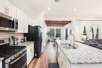 2429 Bald Cypress Dr in Baton Rouge, LA - Foto de edificio - Building Photo