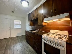 319 E Edwards St in Edmond, OK - Building Photo - Building Photo