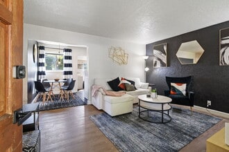 140 4th St in Fairview, OR - Building Photo - Building Photo