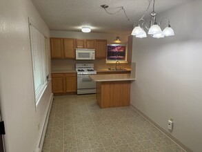 6949 Windsor Pl in Anchorage, AK - Building Photo - Building Photo