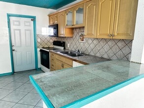 559 Dogwood Rd in West Palm Beach, FL - Building Photo - Building Photo