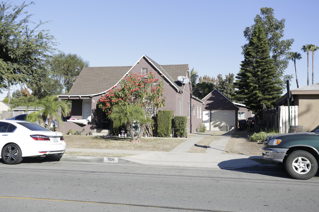 1931 W Washington Ave in Santa Ana, CA - Building Photo