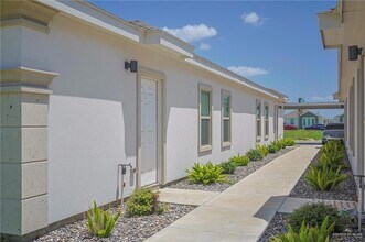 5601 Sandpiper Ave, Unit 2 in McAllen, TX - Building Photo - Building Photo