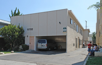 11732 Avon Way in Los Angeles, CA - Building Photo - Building Photo