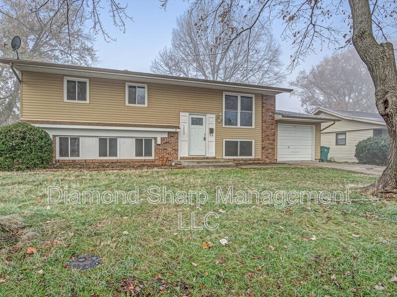 1203 Princeton Dr in O'Fallon, IL - Building Photo