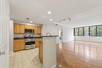 2220 Fairfax Dr in Arlington, VA - Foto de edificio - Building Photo