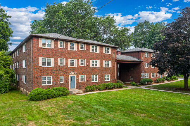 Countryside Apartments in Windsor Locks, CT - Foto de edificio - Building Photo