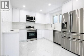 384 Westwood Dr in Kitchener, ON - Building Photo - Building Photo