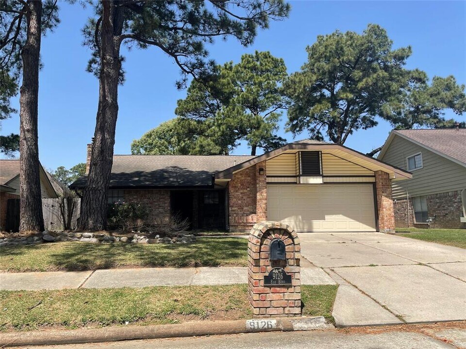 9126 Elk Bend Dr in Spring, TX - Building Photo