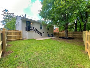 2702 Summit Ave in Greensboro, NC - Building Photo - Building Photo