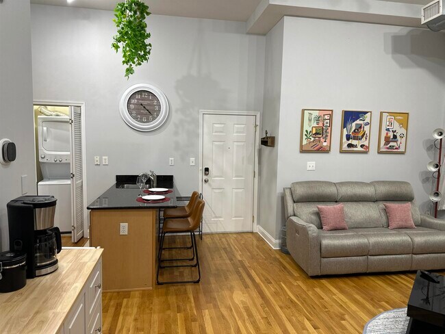 1023 Clinton St in Hoboken, NJ - Building Photo - Building Photo