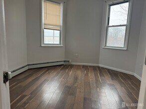 214 Grant St in Perth Amboy, NJ - Building Photo - Building Photo