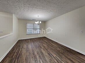 802 Crested View Cir in Loganville, GA - Building Photo - Building Photo