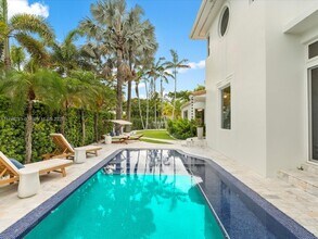825 SW 23rd Rd in Miami, FL - Building Photo - Building Photo