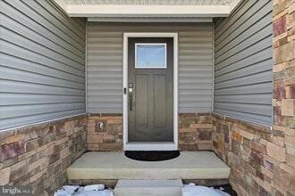 313 Switchgrass Ct in Bunker Hill, WV - Building Photo - Building Photo