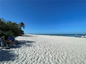 254 6th Ave S in Naples, FL - Building Photo