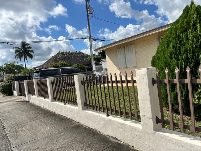 120 SW 68th Ave in Miami, FL - Building Photo - Building Photo