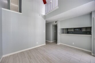 9607 Walnut St in Dallas, TX - Foto de edificio - Building Photo