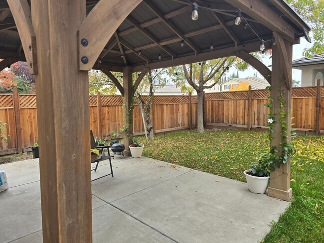 property at 1176 Junction Dr