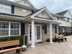 7 Dominick Ct-Unit -7 in Lindenhurst, NY - Building Photo - Building Photo