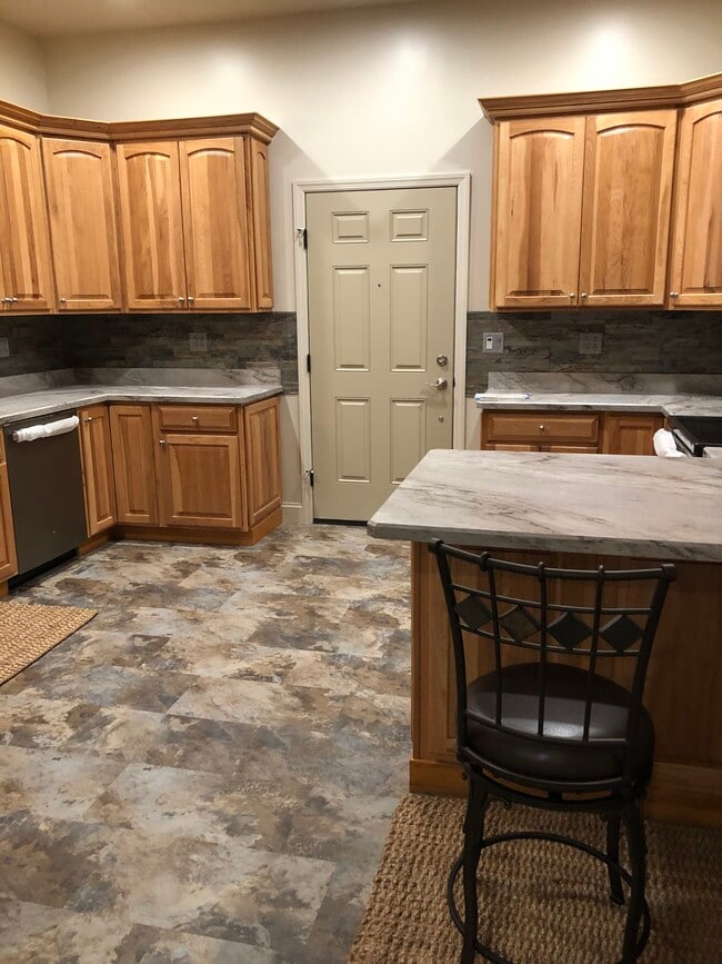 914 Morgantown Ave, Unit 914 Apartment #1 in Fairmont, WV - Foto de edificio - Building Photo