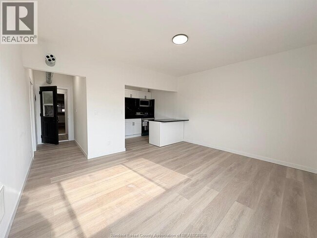 property at 1370 Wyandotte St E